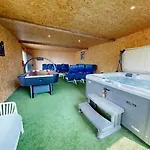 La Clef Decamp Concorde Aerogare 25pers Jacuzzi, Baby Airhockey La Haye-Pesnel