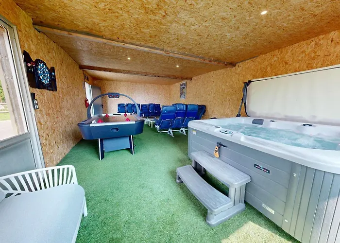 La Clef Decamp Concorde Aerogare 25pers Jacuzzi, Baby Airhockey La Haye-Pesnel