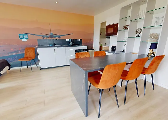 Holiday home La Clef Decamp Concorde Aerogare 25pers Jacuzzi, Baby Airhockey La Haye-Pesnel